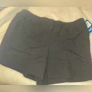 NWT black Columbia women’s shorts XXL 5 inch inseam